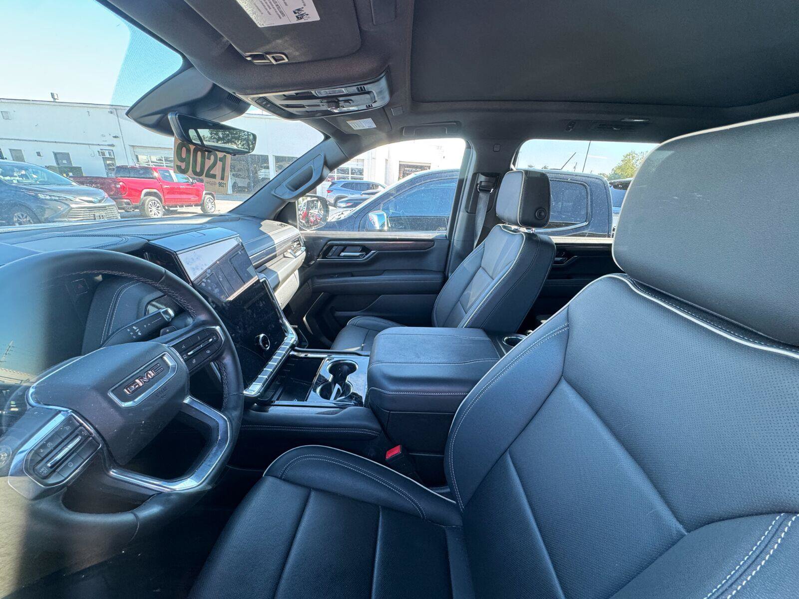 Used 2025 GMC Yukon XL Elevation w/ Technology Package AWD/4WD image 16