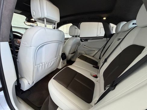 Used 2018 Porsche Macan Turbo AWD/4WD image 19