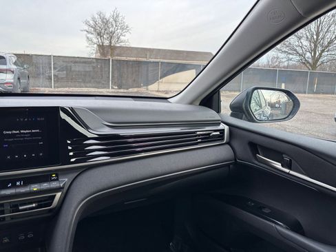 Used 2025 Toyota Camry LE image 33