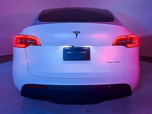 Used 2023 Tesla Model Y Long Range AWD/4WD image 11
