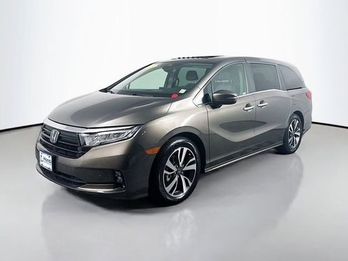 Used 2021 Honda Odyssey Touring image 2