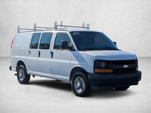Used 2017 Chevrolet Express 2500 image 3