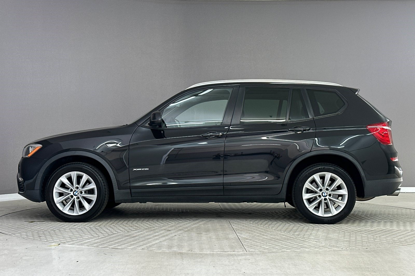 Used 2016 BMW X3 xDrive28i AWD/4WD image 2