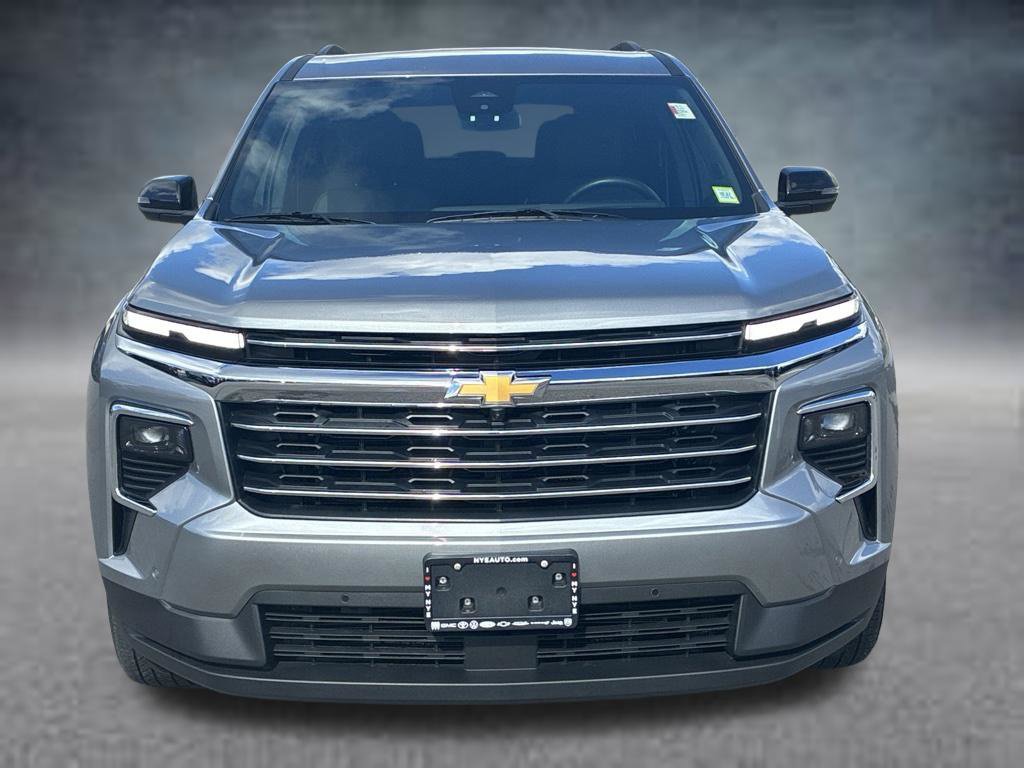 Used 2024 Chevrolet Traverse LT w/ Enhanced Driving Package AWD/4WD image 9