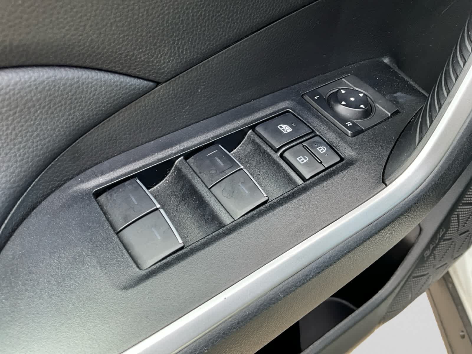 Used 2025 Toyota RAV4 XLE FWD image 18