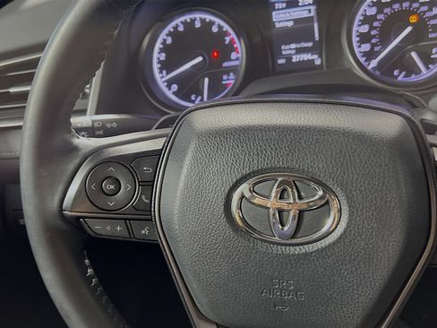 Used 2021 Toyota Camry SE image 19