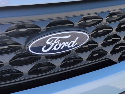 New 2025 Ford Maverick XLT w/ XLT Luxury Package image 17