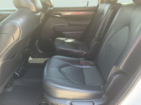Used 2023 Toyota Highlander Limited AWD/4WD image 7