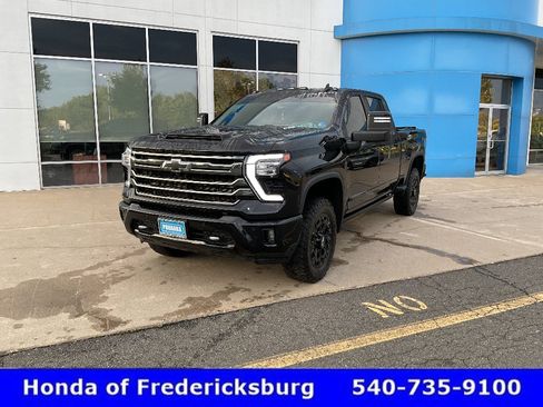 Used 2024 Chevrolet Silverado 2500 High Country w/ Midnight Edition AWD/4WD image 2
