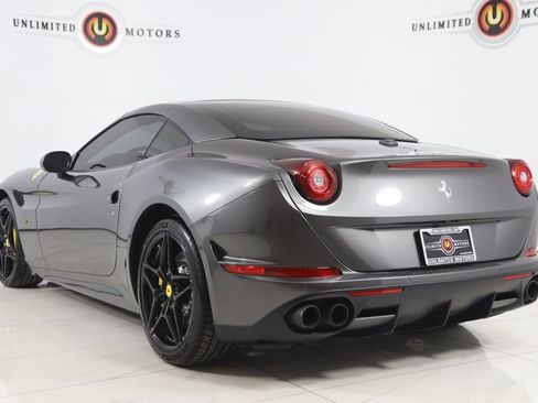 Used 2018 Ferrari California T image 4