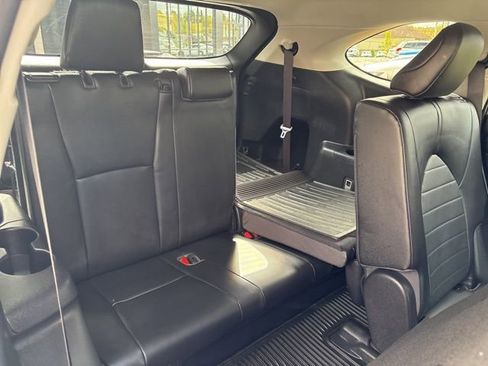 Used 2022 Toyota Highlander XLE image 19