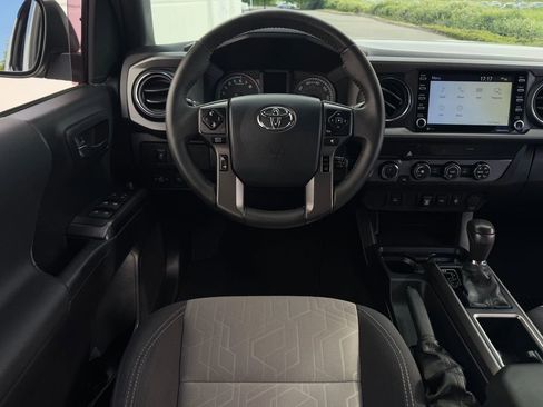 Certified 2020 Toyota Tacoma TRD Off-Road AWD/4WD image 13