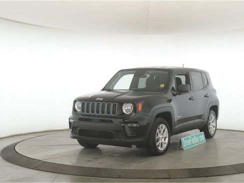 Used 2023 Jeep Renegade Latitude AWD/4WD image 10