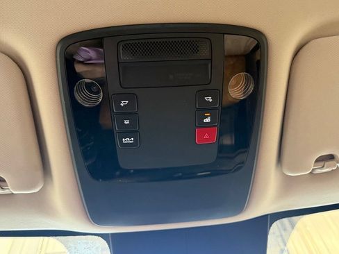 Used 2024 Kia Carnival EX FWD image 42