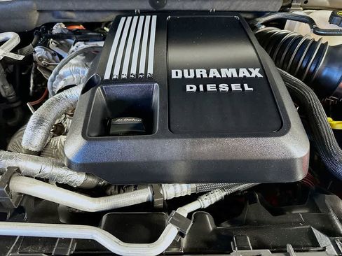 Used 2024 Chevrolet Silverado 1500 RST w/ Z71 Off-Road Package AWD/4WD image 9