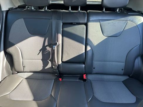 Used 2023 Kia Niro EX Touring image 37