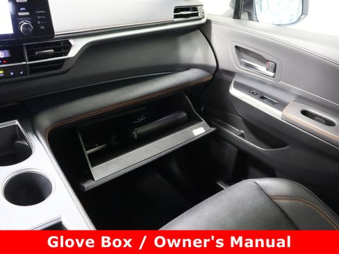 Certified 2024 Toyota Sienna XSE image 25