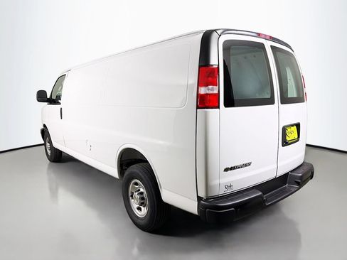 New 2026 Chevrolet Express 3500 Extended RWD image 7