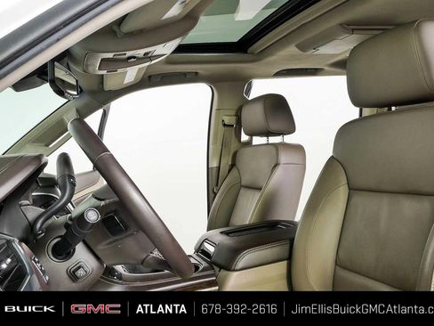 Used 2016 Chevrolet Suburban LT RWD image 5