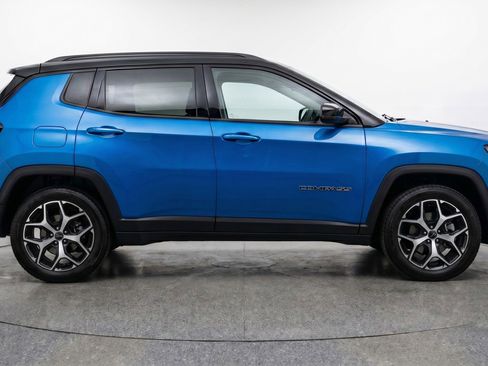 Used 2025 Jeep Compass Limited AWD/4WD image 11