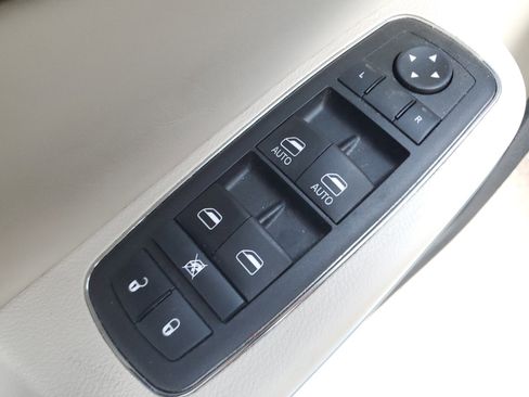 Certified 2023 Chrysler 300 Touring L w/ Popular Equipment Group image 17