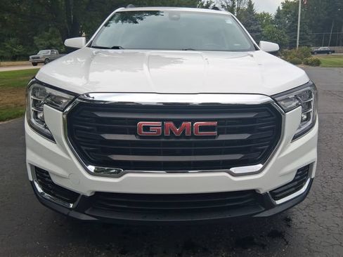 Used 2024 GMC Terrain SLE w/ Driver Convenience Package AWD/4WD image 2