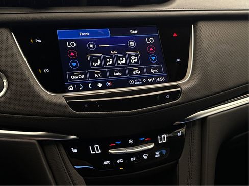 New 2025 Cadillac XT6 Luxury image 26