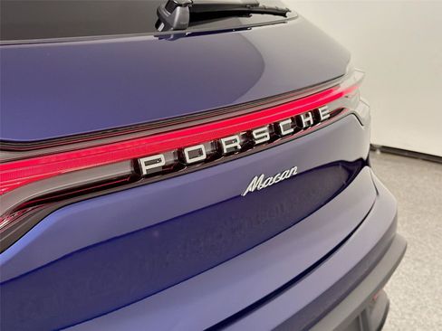 Certified 2026 Porsche Macan AWD/4WD image 17