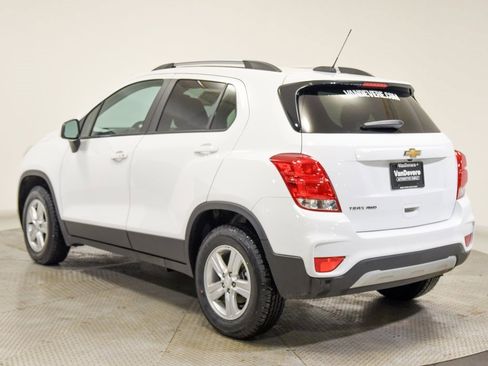 Used 2022 Chevrolet Trax LT w/ LT Convenience Package image 9
