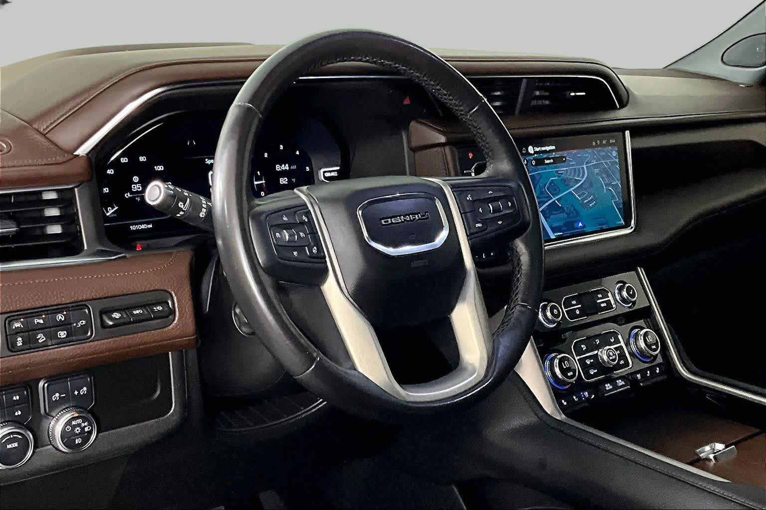 Used 2022 GMC Yukon Denali AWD/4WD image 16