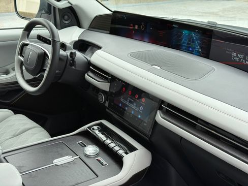 New 2026 Lincoln Navigator L Black Label AWD/4WD image 11