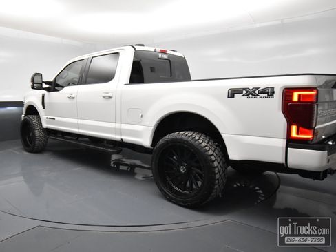 Used 2022 Ford F250 Lariat w/ Black Appearance Package image 4