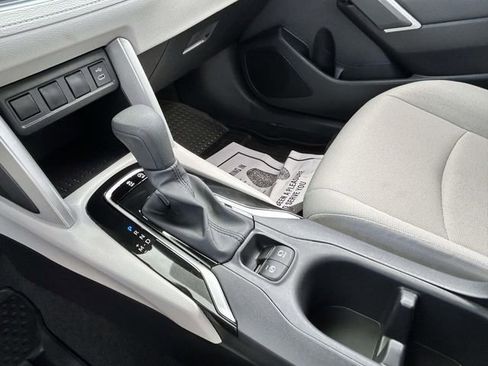 Used 2025 Toyota Corolla Cross L image 16