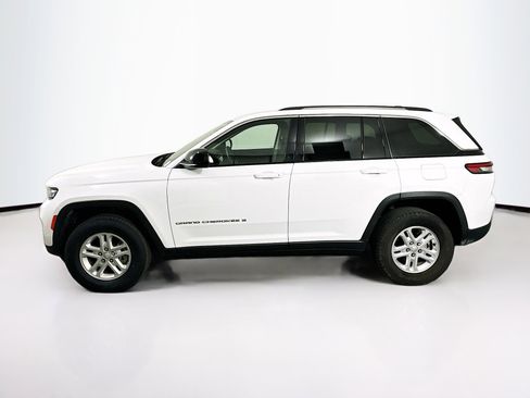 Used 2023 Jeep Grand Cherokee Laredo AWD/4WD image 4