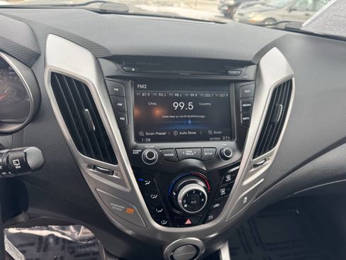 Used 2013 Hyundai Veloster w/ Style Pkg image 32