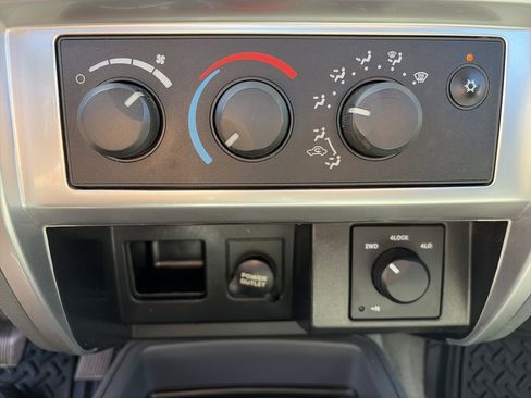 Used 2005 Dodge Dakota Laramie AWD/4WD image 23