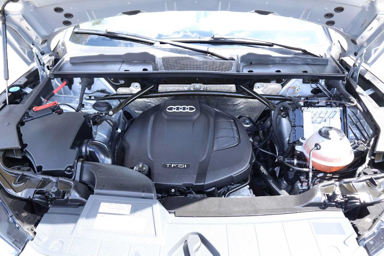Used 2020 Audi Q5 2.0T Premium w/ Convenience Package AWD/4WD image 9
