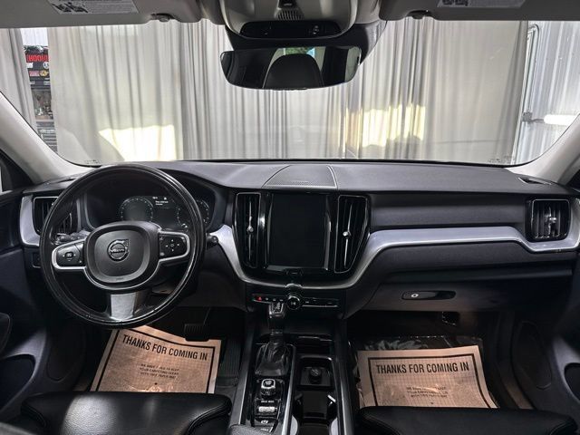 Used 2019 Volvo XC60 T5 Momentum w/ Multimedia Package AWD/4WD image 13
