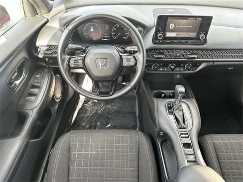 Used 2025 Honda HR-V Sport image 9