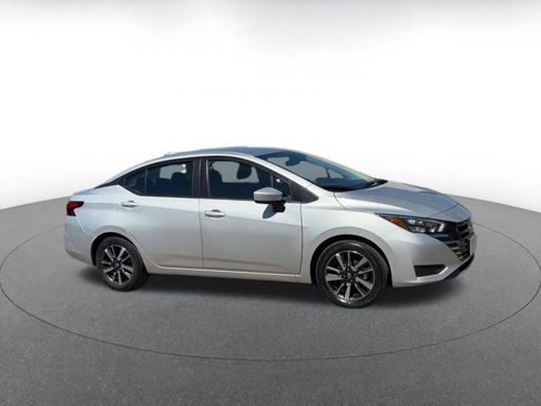 Used 2025 Nissan Versa SV image 2