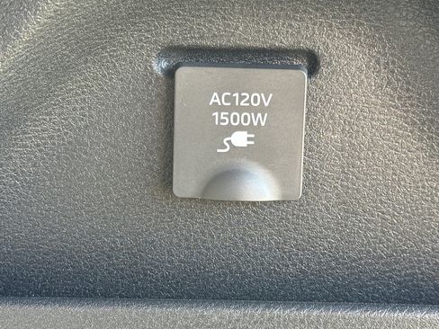 Used 2025 Toyota Sienna Limited image 26