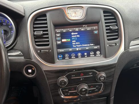 Used 2019 Chrysler 300 Touring w/ Sport Appearance Package image 32