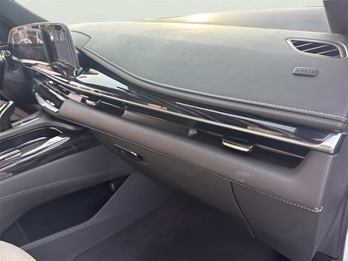 Certified 2022 Cadillac Escalade ESV Sport w/ Touring Package image 23