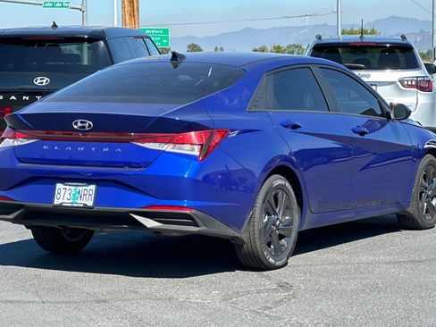 Used 2022 Hyundai Elantra SEL FWD image 4