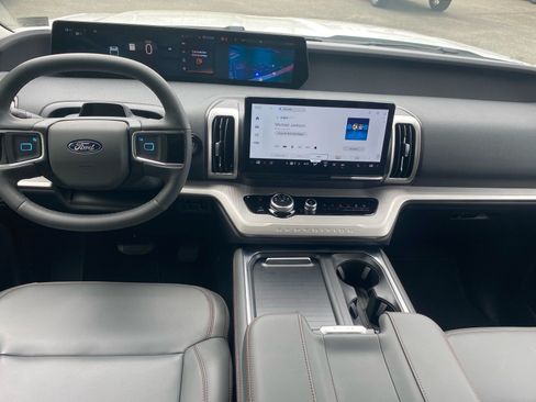 Used 2025 Ford Expedition Max Active AWD/4WD image 9