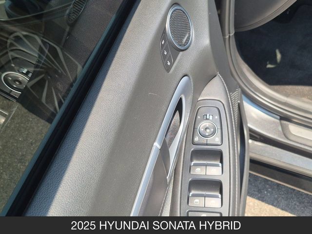 Used 2025 Hyundai Sonata Limited FWD image 11