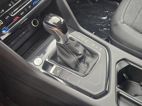 New 2026 Volkswagen Taos SE FWD image 21