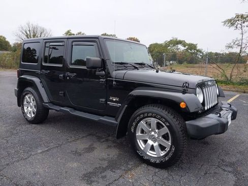 Used 2016 Jeep Wrangler Unlimited Sahara w/ Connectivity Group image 2