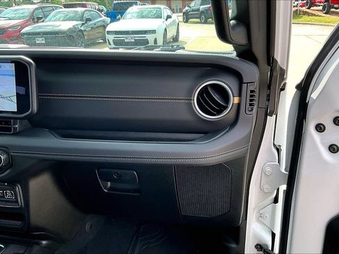Used 2025 Jeep Gladiator Sport AWD/4WD image 17