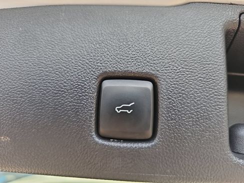 Used 2025 Ford Escape ST-Line Select AWD/4WD image 13